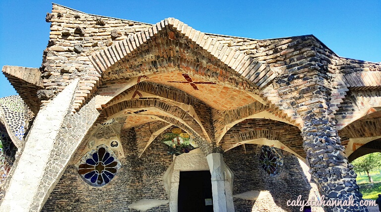 Colonia Güell And Gaudí Crypt – Travel Back In Time